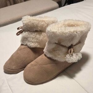 Cozy Tan Faux Fur Women's Boots / Slippers